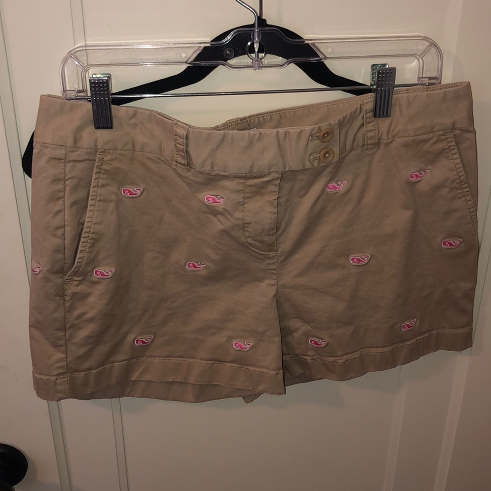 Vineyard Vine tan shorts with logo embroidery